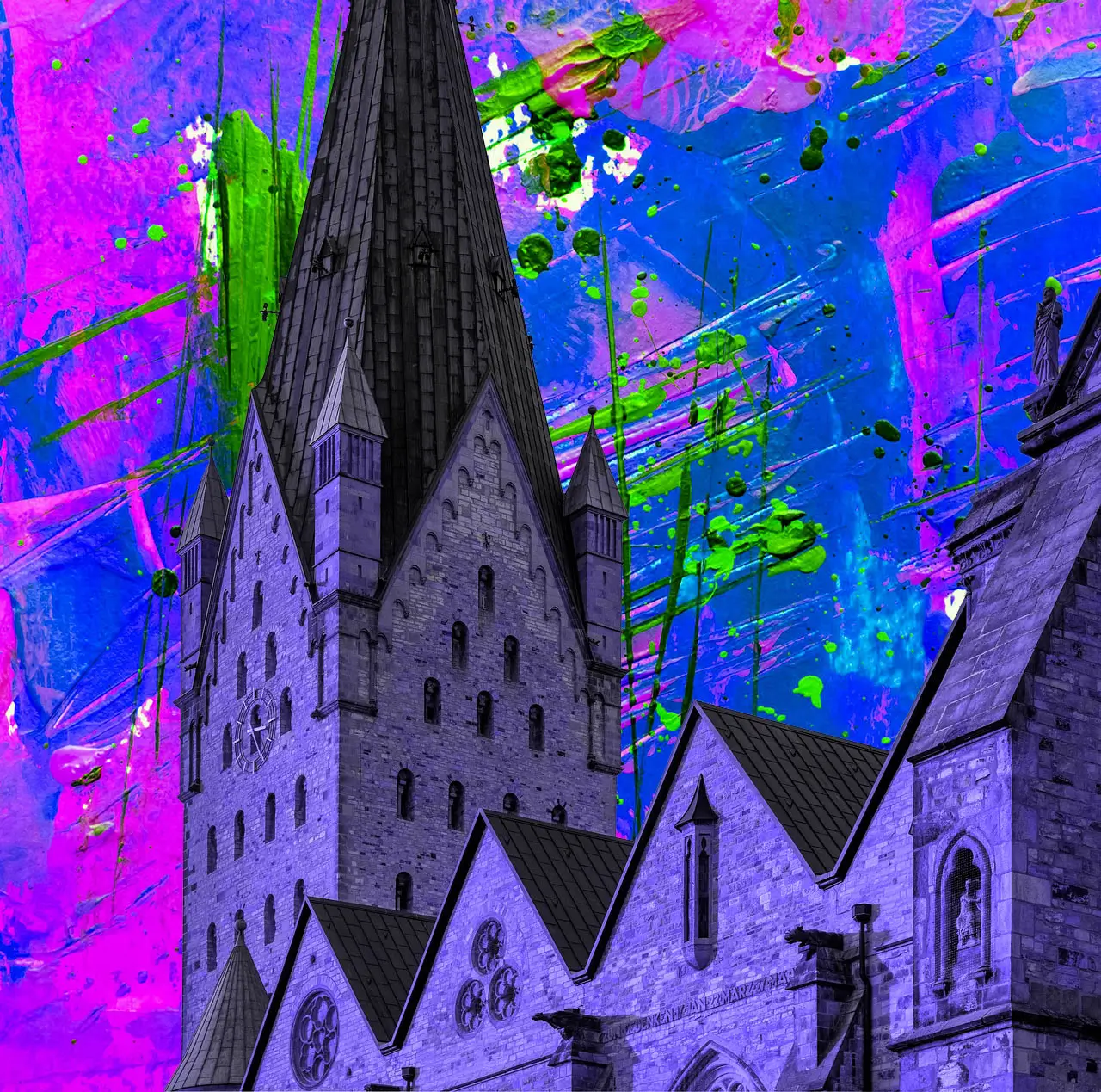 Paderborner Dom vor einer Farbkulisse